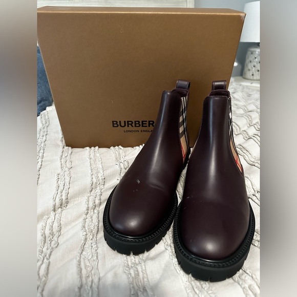 OFFERS WELCOME!! Women’s Authentic Vintage Burberry Burgundy Boots. Size: 38.5 - Picture 3 of 7